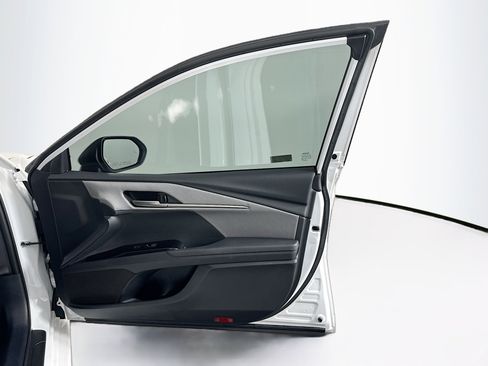 Used 2025 Toyota Camry SE FWD image 32