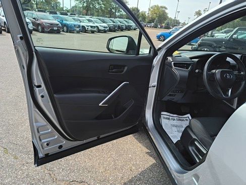 Used 2024 Toyota Corolla Cross SE image 10