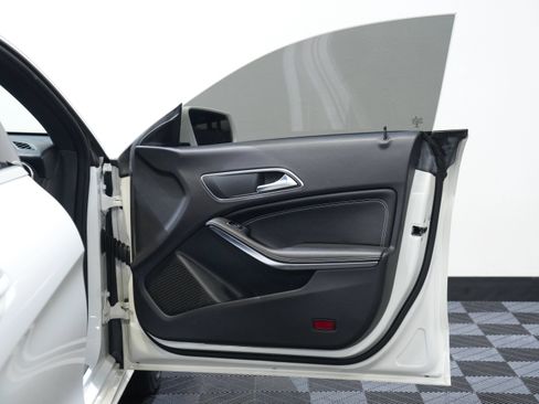 Used 2015 Mercedes-Benz CLA 250 image 23