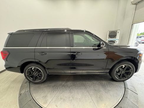 Used 2022 Ford Expedition Limited image 13