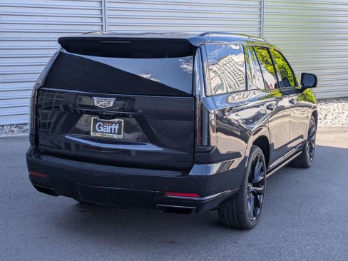 Used 2025 Cadillac Escalade Sport Platinum w/ LPO, ONYX Package AWD/4WD image 5