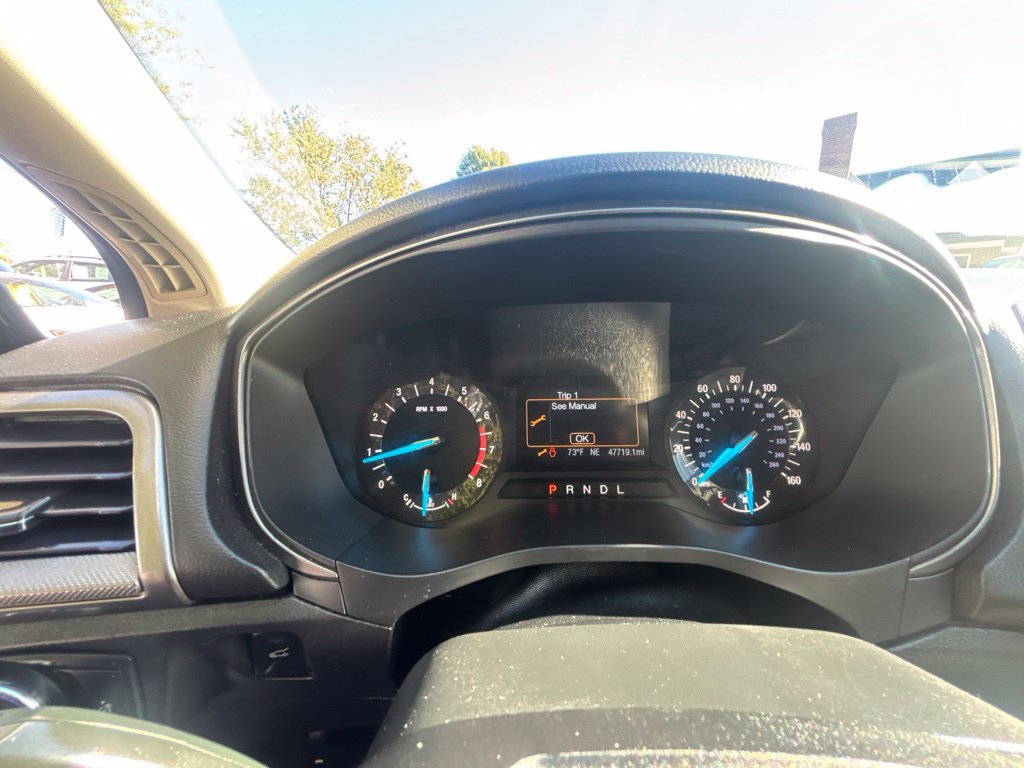 Used 2017 Ford Fusion SE FWD image 12