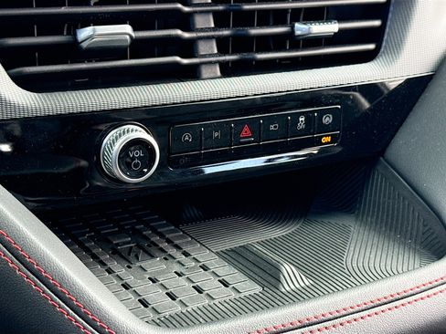 Used 2025 Ford Explorer ST-Line w/ Premium Package image 11