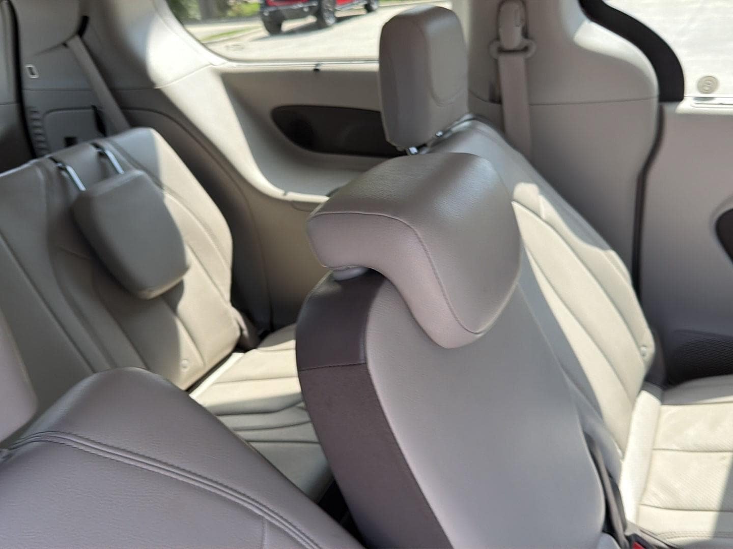 Used 2017 Chrysler Pacifica Touring-L Plus w/ Advanced Safetytec Group FWD image 30