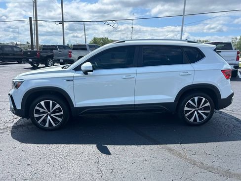Used 2024 Volkswagen Taos SE w/ MDO Package FWD image 8