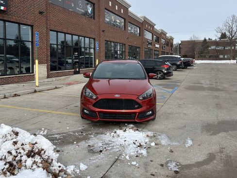 Used 2018 Ford Focus ST w/ Equipment Group 401A image 3