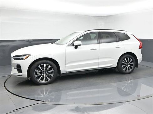 Used 2023 Volvo XC60 B5 Core w/ Climate Package image 4