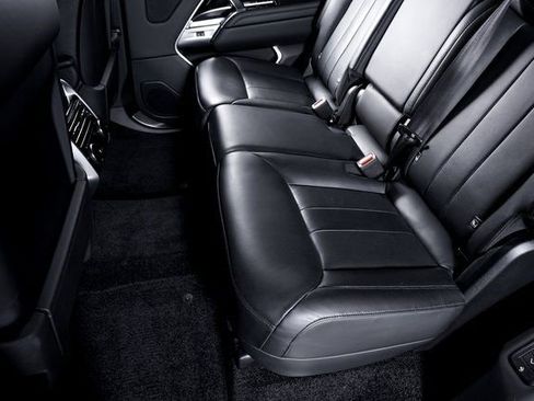 Used 2023 Land Rover Range Rover Long Wheelbase SE image 25