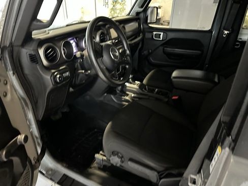 Used 2018 Jeep Wrangler Sport image 7