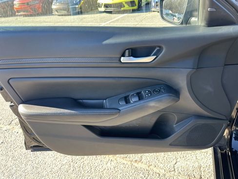 Used 2024 Nissan Altima 2.5 SV image 23