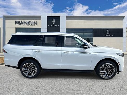 New 2026 Lincoln Navigator Premiere AWD/4WD image 8