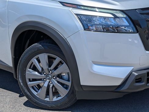 Used 2024 Nissan Pathfinder SV w/ Black Appearance Package FWD image 11
