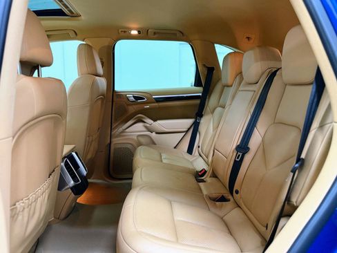 Used 2017 Porsche Cayenne S image 16