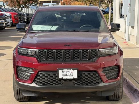New 2025 Jeep Grand Cherokee Altitude AWD/4WD image 3