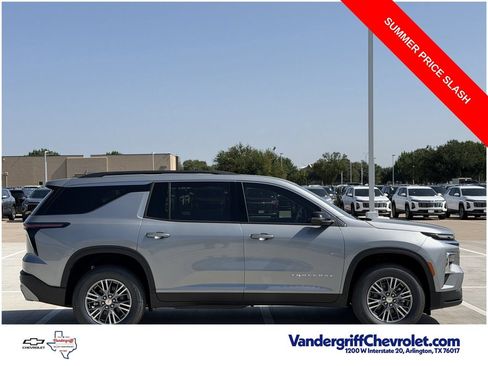 Used 2026 Chevrolet Traverse LT w/ Driver Confidence Package FWD image 3