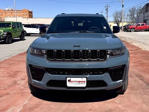 New 2026 Jeep Grand Cherokee L Limited AWD/4WD image 2