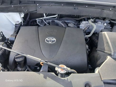 Used 2018 Toyota Highlander LE FWD image 24