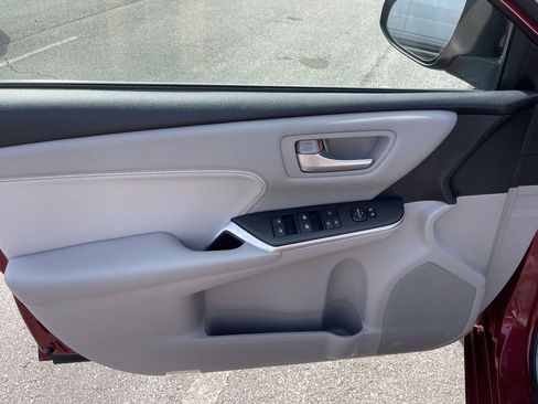 Used 2017 Toyota Camry XLE w/ Moonroof Package FWD image 4