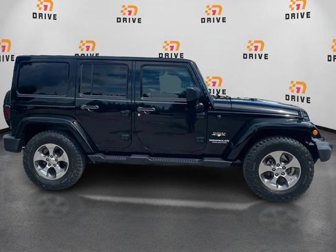 Used 2016 Jeep Wrangler Unlimited Sahara w/ Connectivity Group AWD/4WD image 4