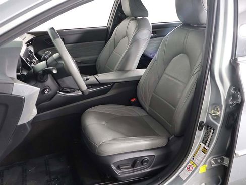 Used 2019 Toyota Avalon Limited image 33