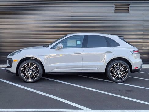 Certified 2025 Porsche Macan AWD/4WD image 2