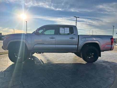 Used 2020 Toyota Tacoma SR5 image 2