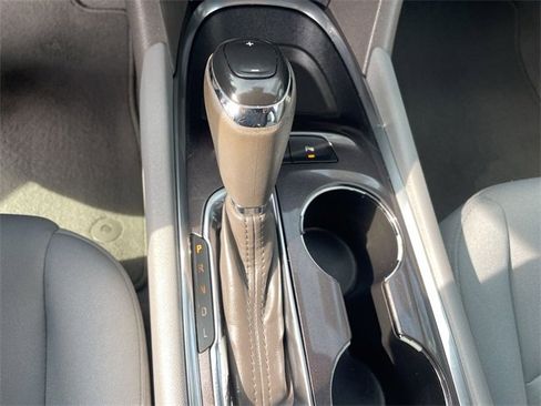 Used 2019 Chevrolet Malibu Hybrid image 15