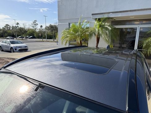 Used 2021 Toyota RAV4 XLE Premium image 10