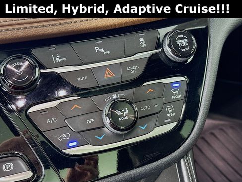 Used 2021 Chrysler Pacifica Limited image 17