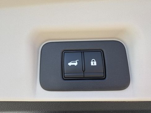 Used 2023 Nissan Ariya image 41