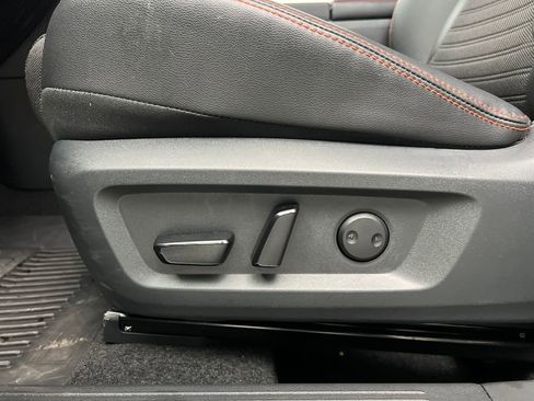 Used 2025 Nissan Rogue SV image 10