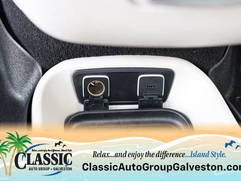 Used 2019 Chrysler Pacifica Touring-L Plus FWD image 25