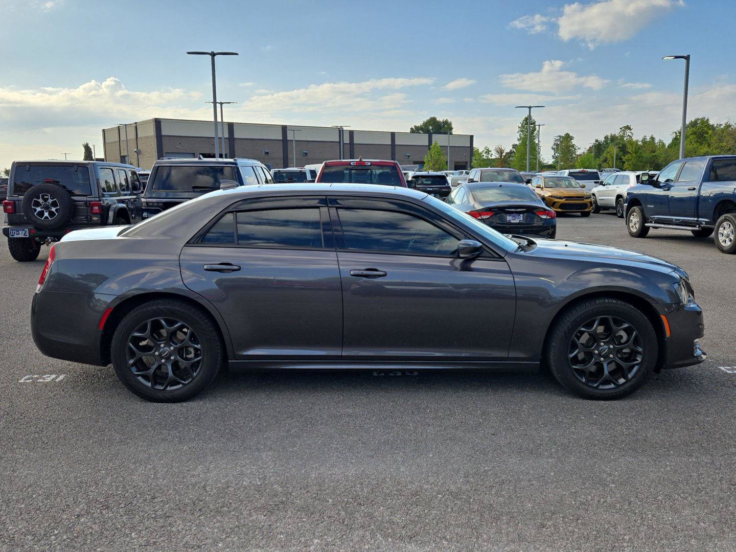 Used 2022 Chrysler 300 Touring L w/ Popular Equipment Group AWD/4WD image 8