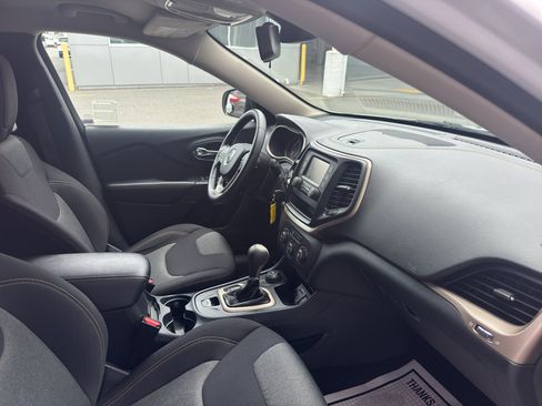 Used 2016 Jeep Cherokee Sport AWD/4WD image 18