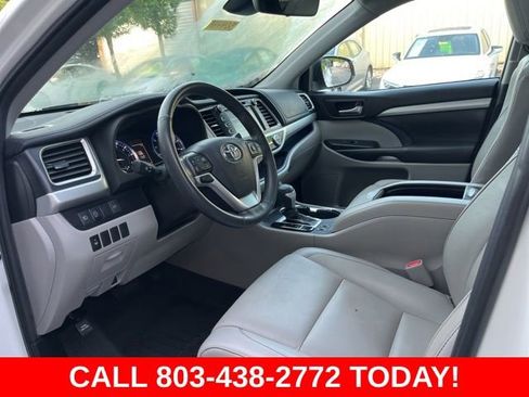 Used 2019 Toyota Highlander XLE FWD image 6