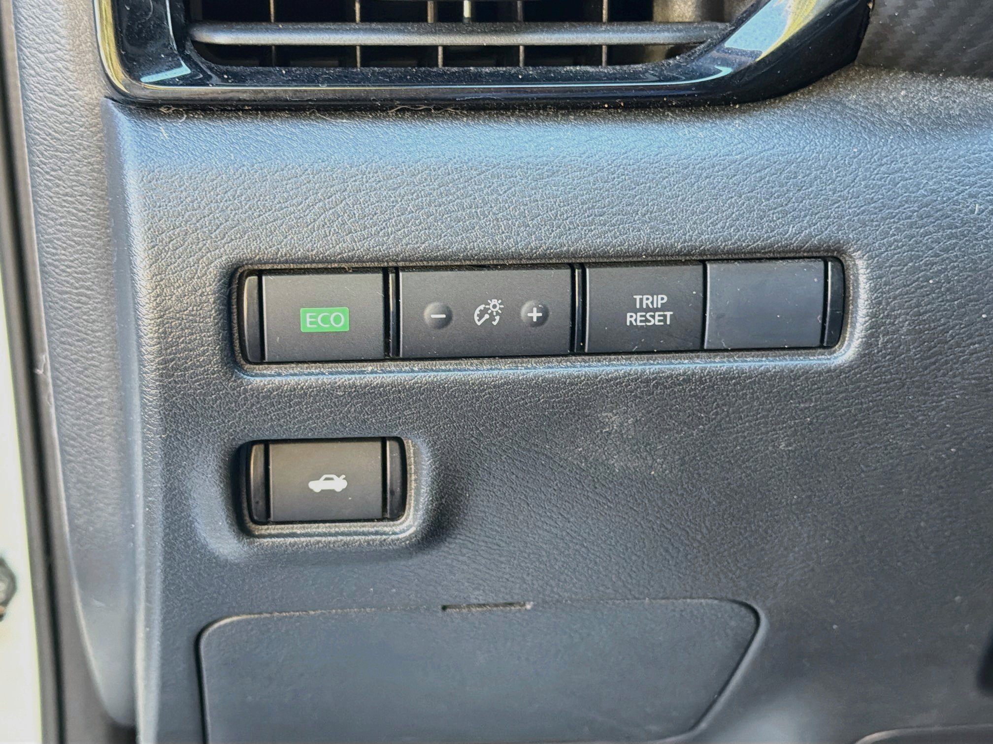 Used 2023 Nissan Sentra SR w/ Midnight Edition Package FWD image 8