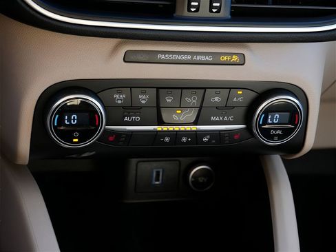 Used 2020 Ford Escape Titanium image 22