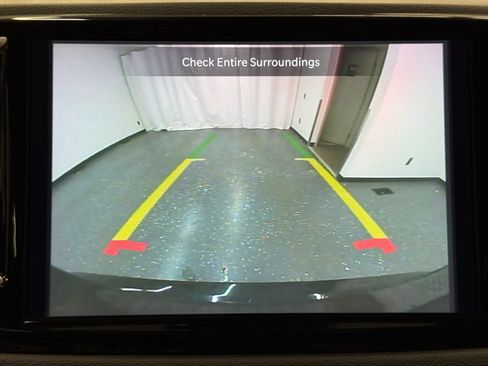 Used 2023 Chrysler Pacifica Touring-L FWD image 16