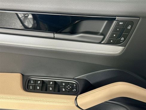 Certified 2026 Porsche Cayenne AWD/4WD image 30