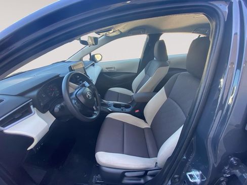 Used 2025 Toyota Corolla LE FWD image 9