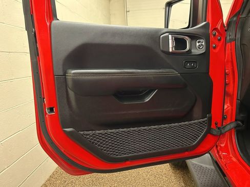 Used 2025 Jeep Wrangler Unlimited Sahara AWD/4WD image 13