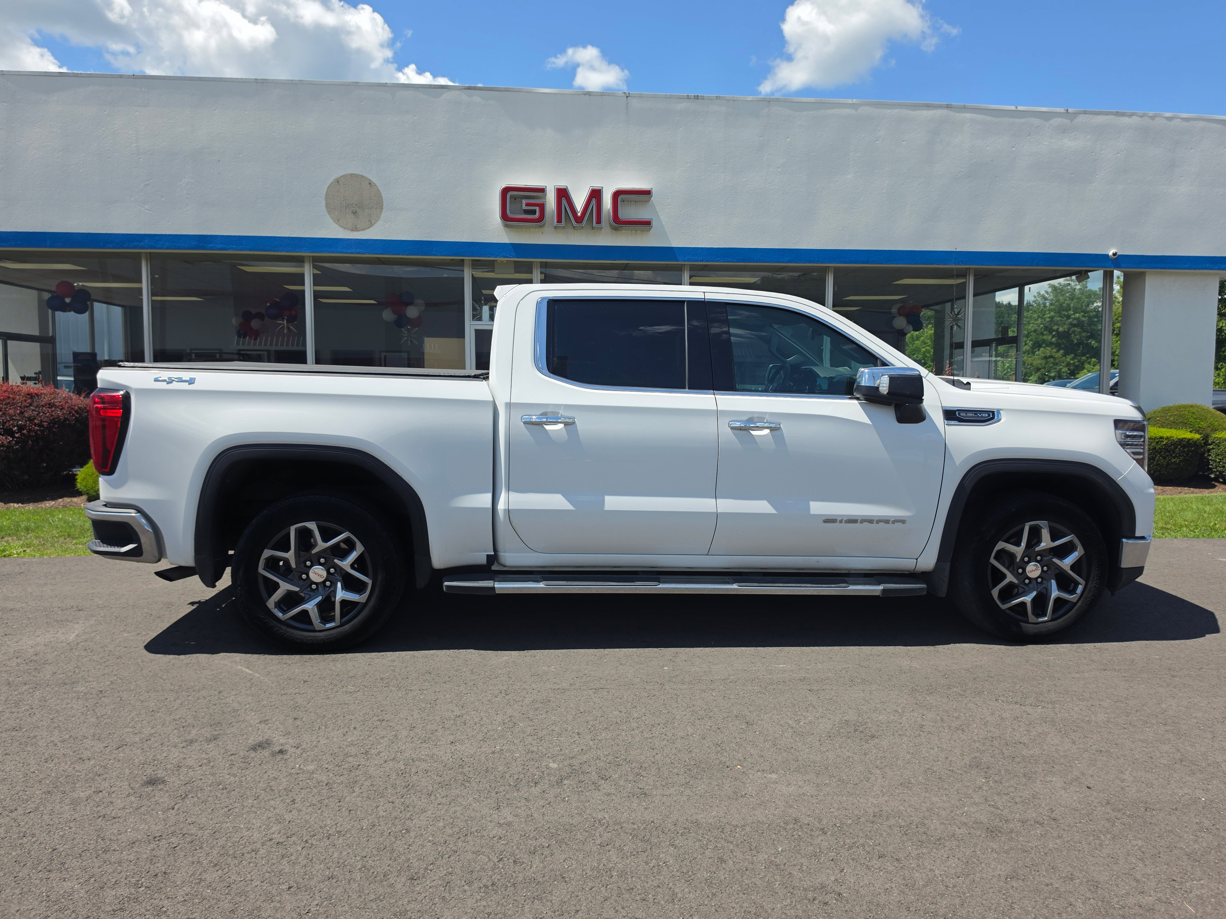 Used 2024 GMC Sierra 1500 SLT w/ SLT Premium Plus Package AWD/4WD image 2