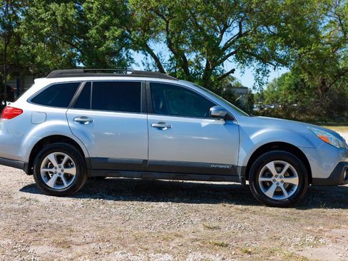 Used 2013 Subaru Outback 2.5i Limited w/ Moonroof Pkg image 13