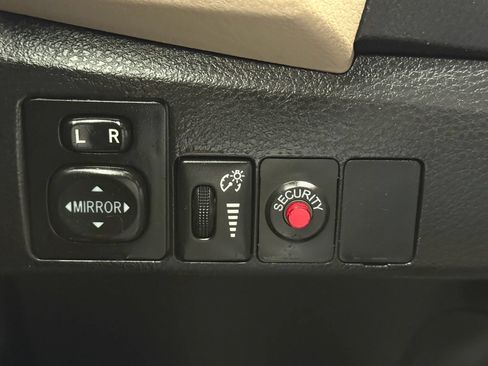 Used 2015 Toyota Corolla LE FWD image 31
