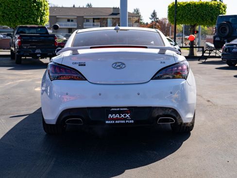 Used 2016 Hyundai Genesis Coupe 3.8 RWD image 8