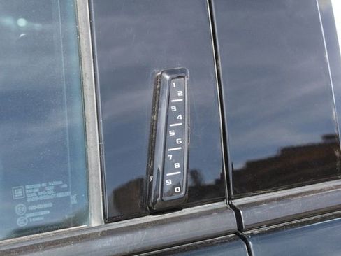 Used 2023 Chevrolet Suburban Z71 w/ Luxury Package image 14