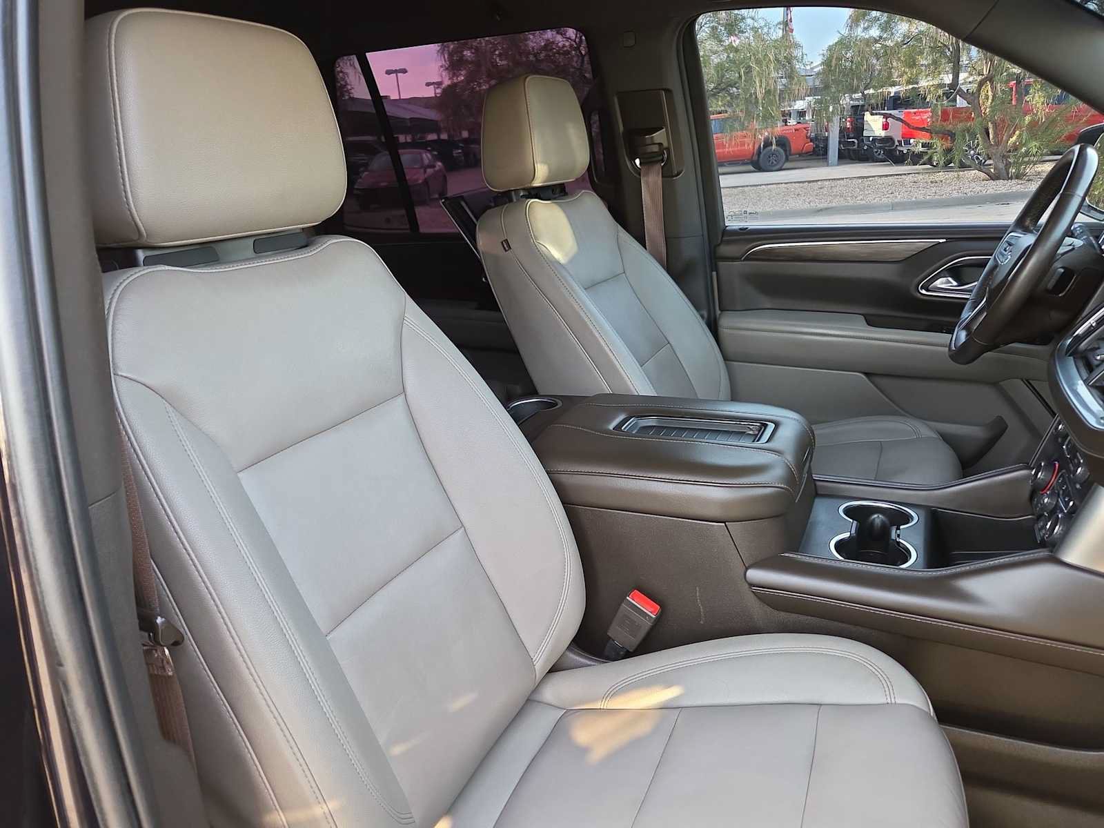 Used 2022 Chevrolet Tahoe Z71 w/ Z71 Off-Road Package AWD/4WD image 18