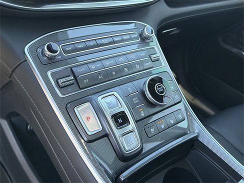 Certified 2022 Hyundai Santa Fe Limited image 31