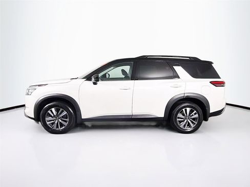Used 2024 Nissan Pathfinder SL AWD/4WD image 4