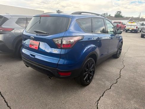 Used 2018 Ford Escape SE w/ SE Sport Appearance Package FWD image 4